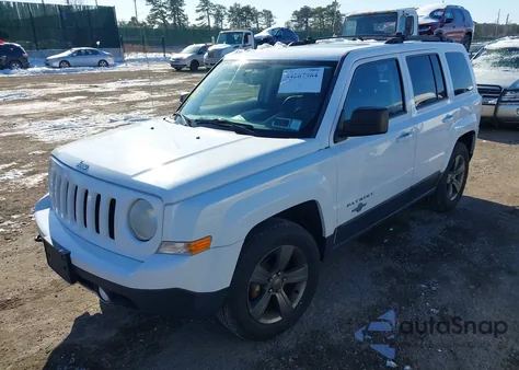 2013 Jeep Patriot Latitude z USA, uszkodzony, nr VIN 1C4NJRFB5DD249716